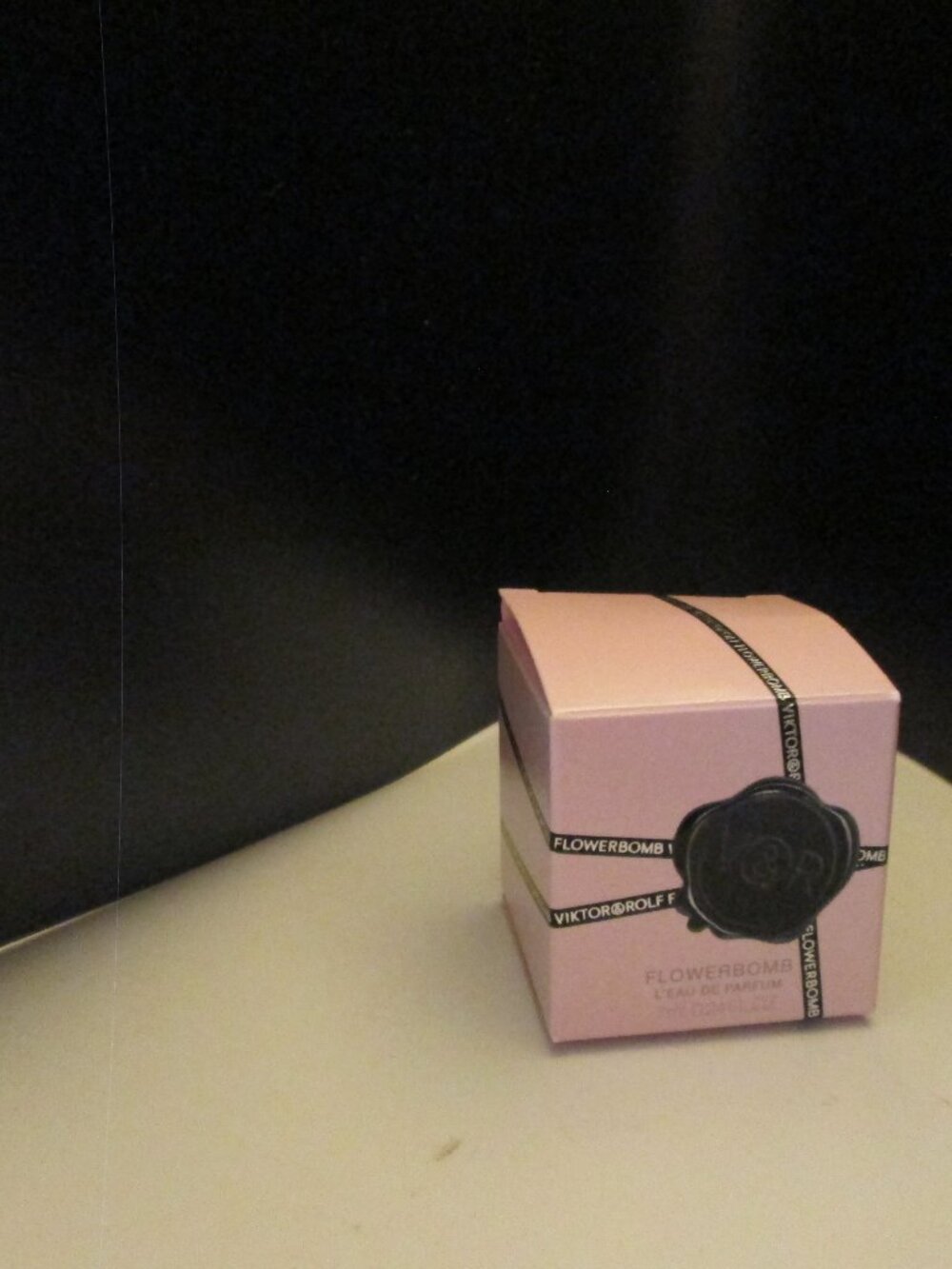 Super cute mini Viktor & rolf Flowerbomb L'eau New in box